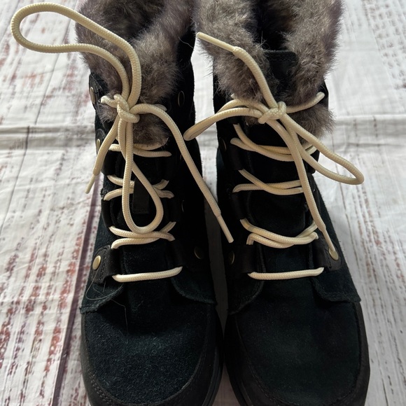 Sorel Black Suede Winter Boots Faux Fur Trim Lace Up Size 7.5 - Picture 2 of 8